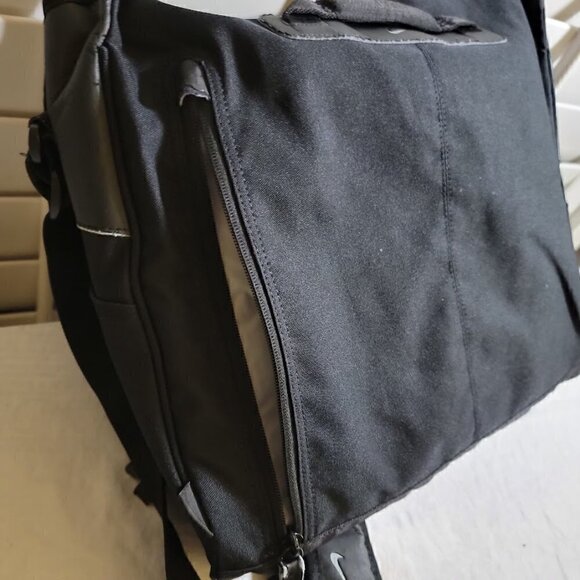 Nike Vintage 00s Black & White Cordura Fabric Water Resistant Messenger Bag - Picture 5 of 8